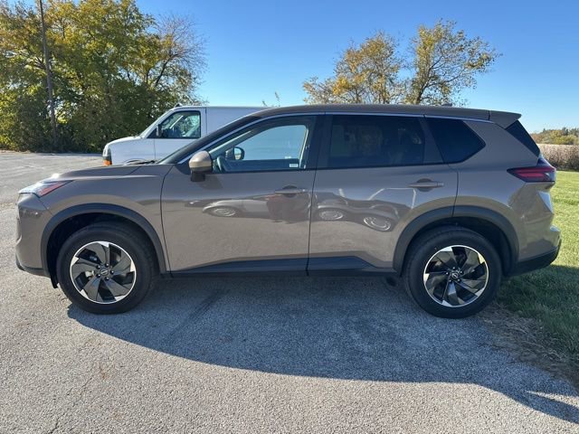 2024 Nissan Rogue SV photo 3