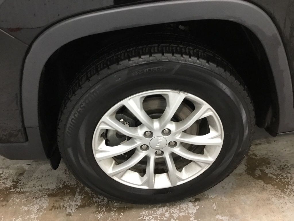 Used 2020 Jeep Cherokee Latitude SUV