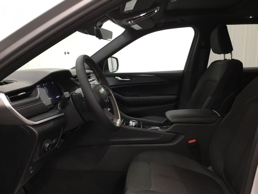 New 2025 Jeep Grand Cherokee LAREDO X 4X4 Sport Utility