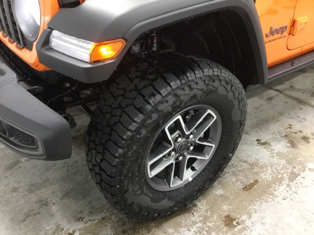 New 2025 Jeep Gladiator MOJAVE 4X4 Pickup