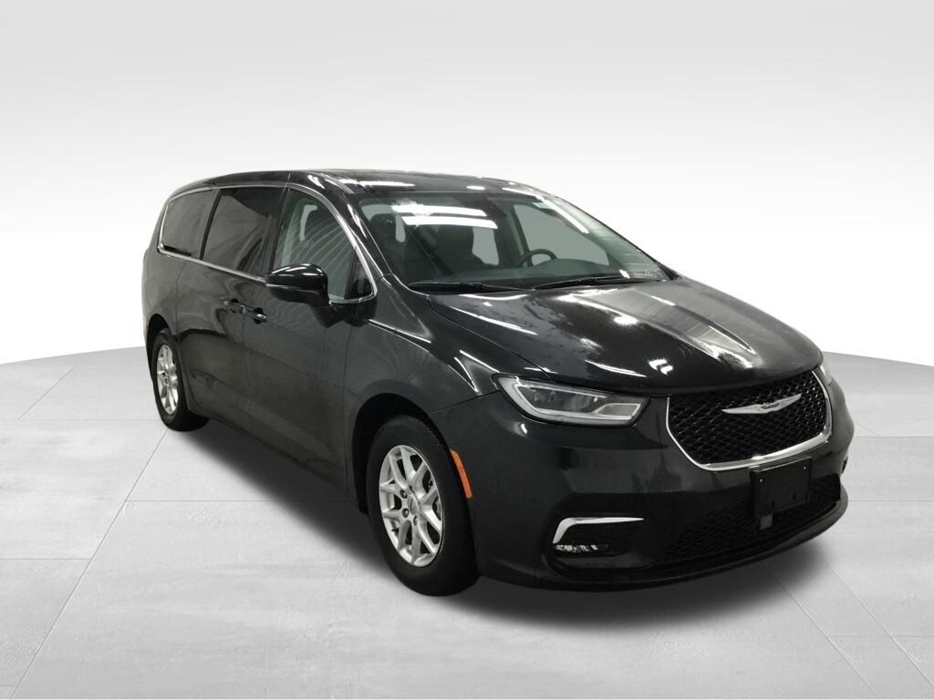 Used 2023 Chrysler Pacifica