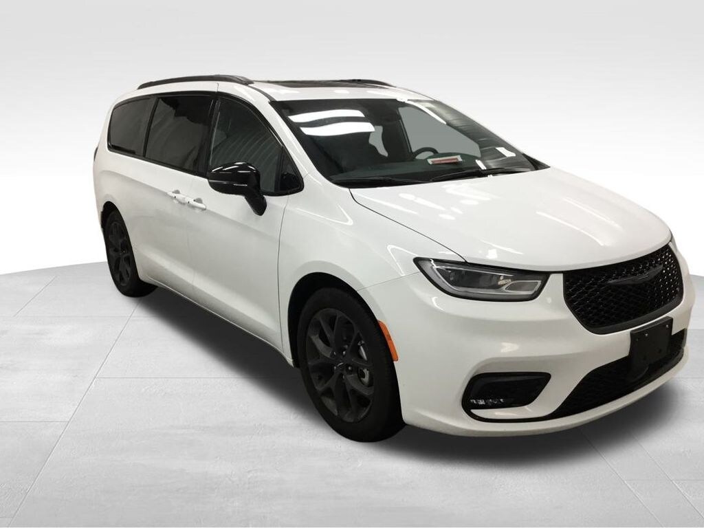 Used 2025 Chrysler Pacifica Limited Minivan/Van