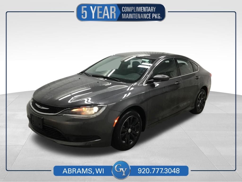2017 Chrysler 200 Touring's photo