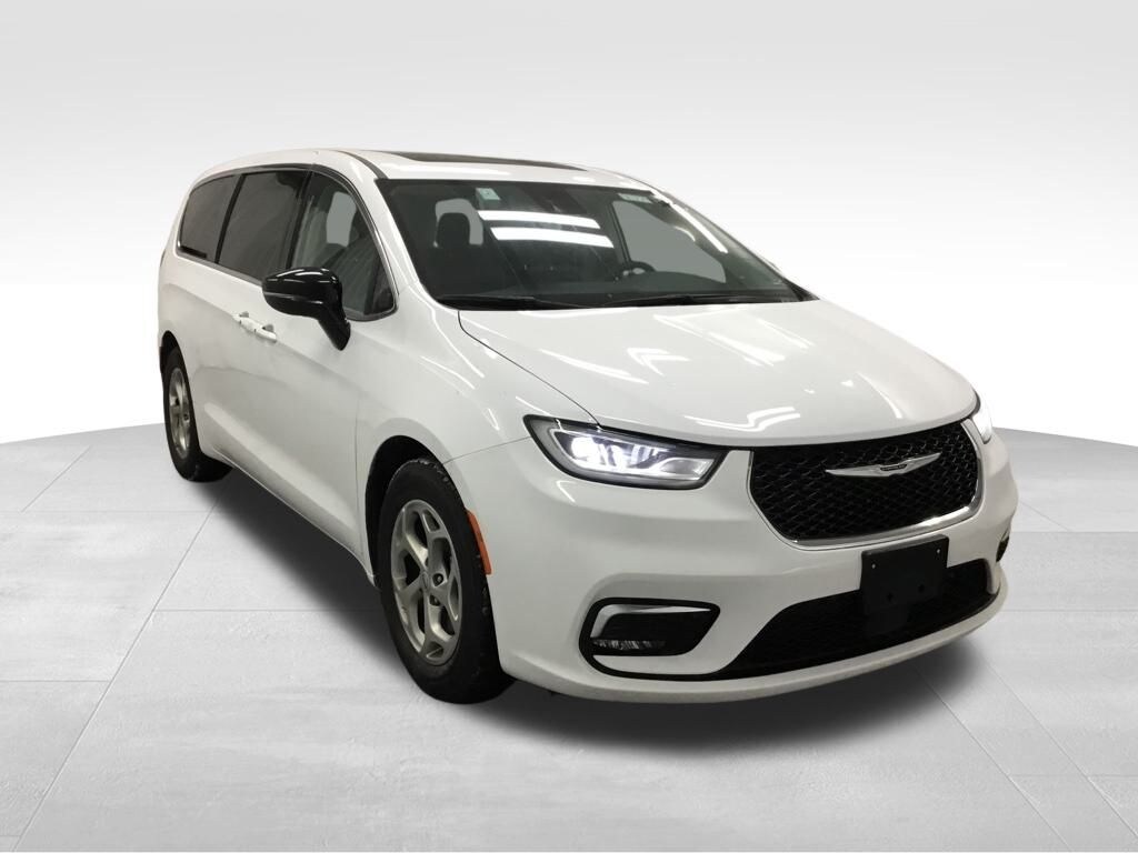 Used 2024 Chrysler Pacifica Limited Minivan/Van