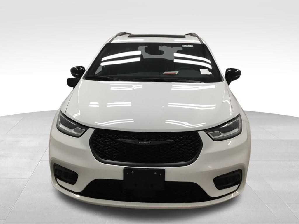 Used 2025 Chrysler Pacifica Limited Minivan/Van