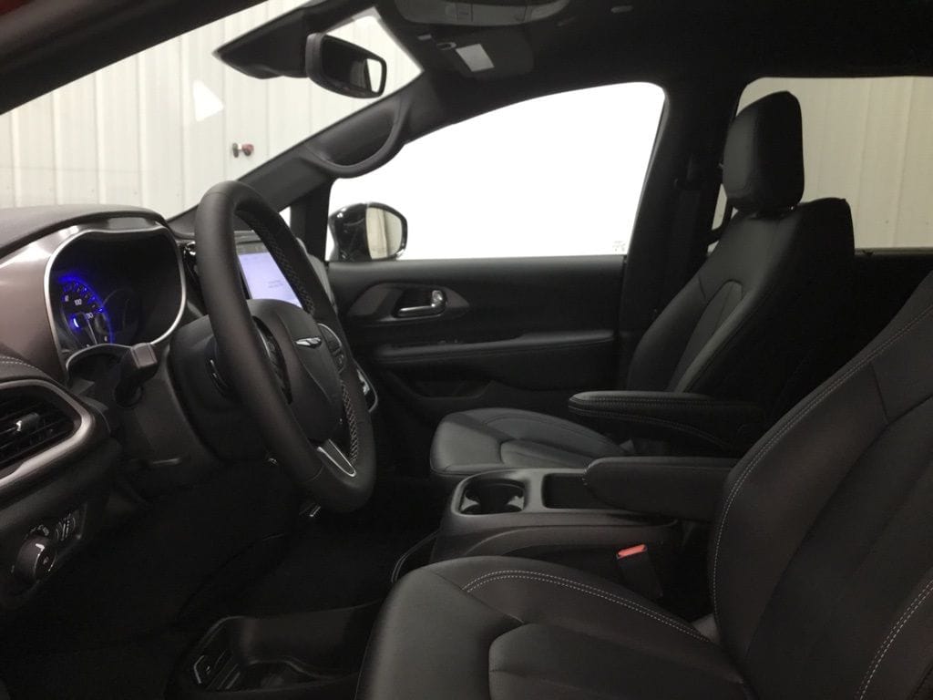New 2026 Chrysler Pacifica SELECT Passenger Van