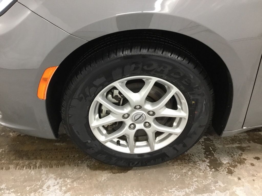 Used 2023 Chrysler Pacifica Touring L Minivan/Van