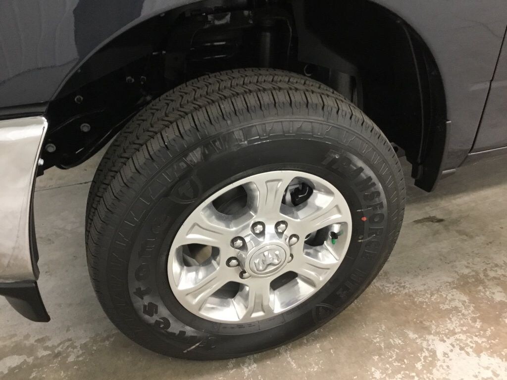 New 2025 Ram 2500 BIG HORN CREW CAB 4X4 6'4 BOX Pickup