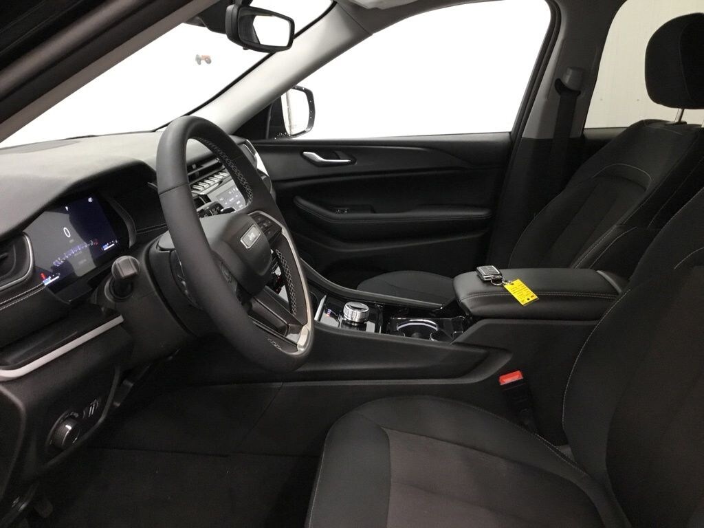 Used 2023 Jeep Grand Cherokee