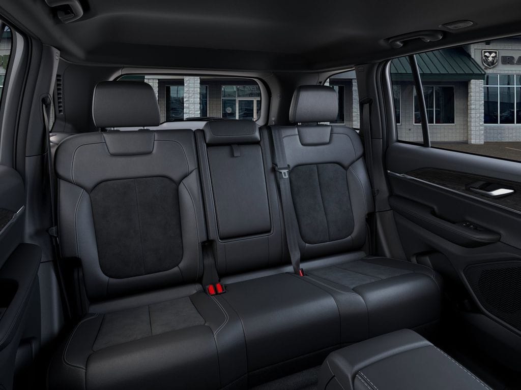 2026 Jeep Grand Cherokee Laredo - Photo 15