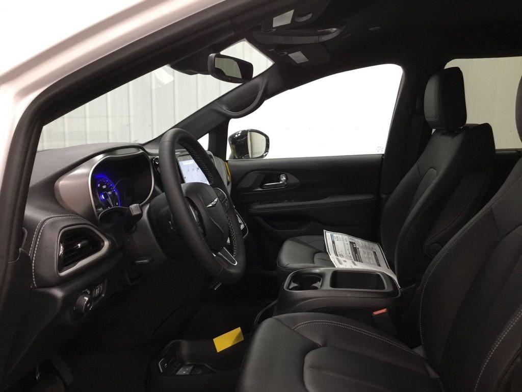 New 2026 Chrysler Pacifica SELECT AWD Passenger Van