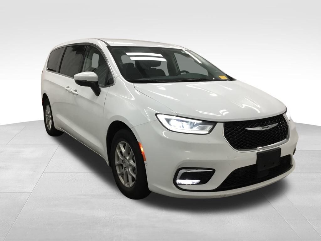 Used 2023 Chrysler Pacifica Touring L Minivan/Van
