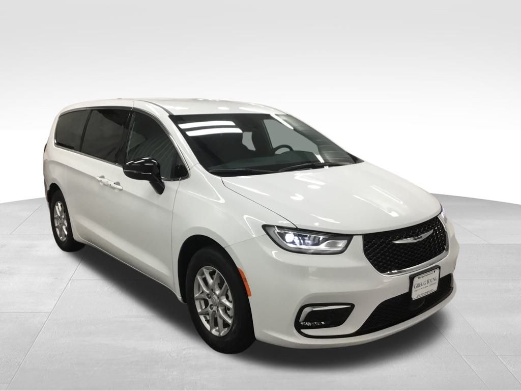 New 2026 Chrysler Pacifica SELECT Passenger Van