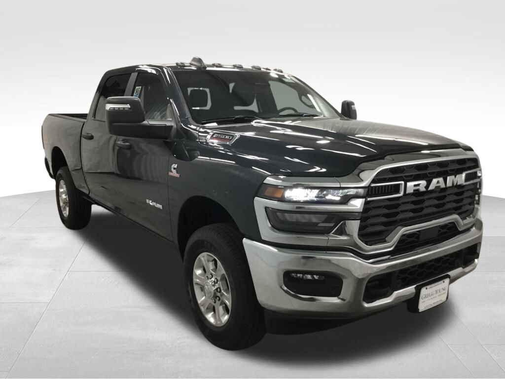 New 2025 Ram 2500 BIG HORN CREW CAB 4X4 6'4 BOX Pickup