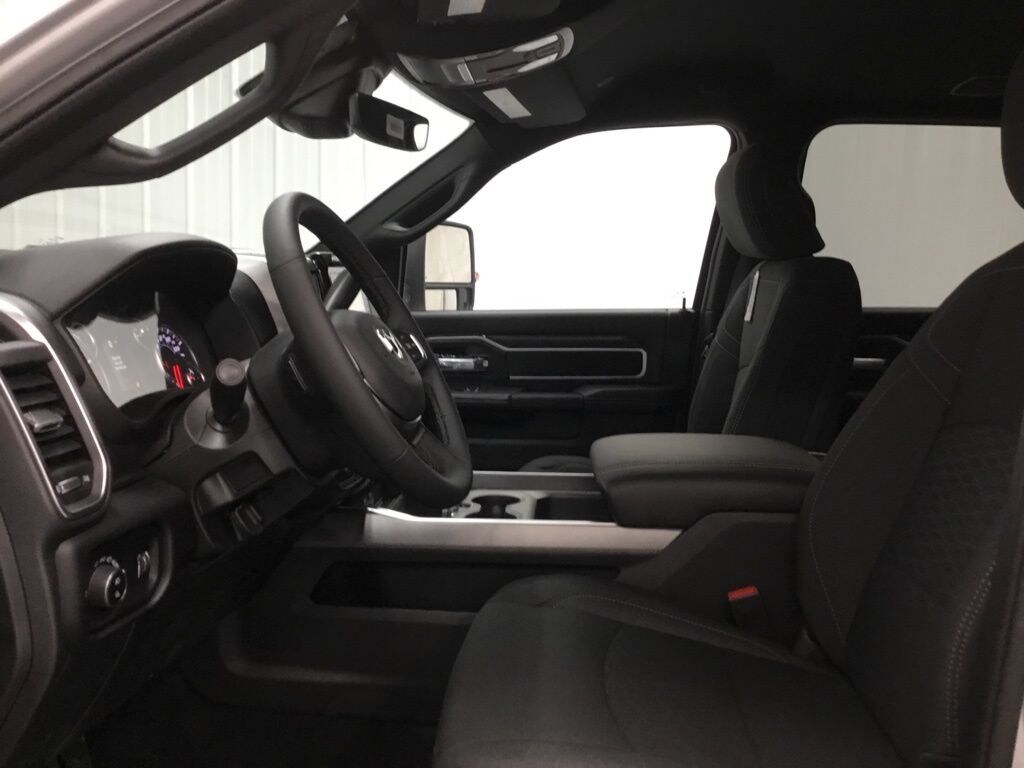 New 2026 Ram 2500 BIG HORN CREW CAB 4X4 6'4 BOX Pickup