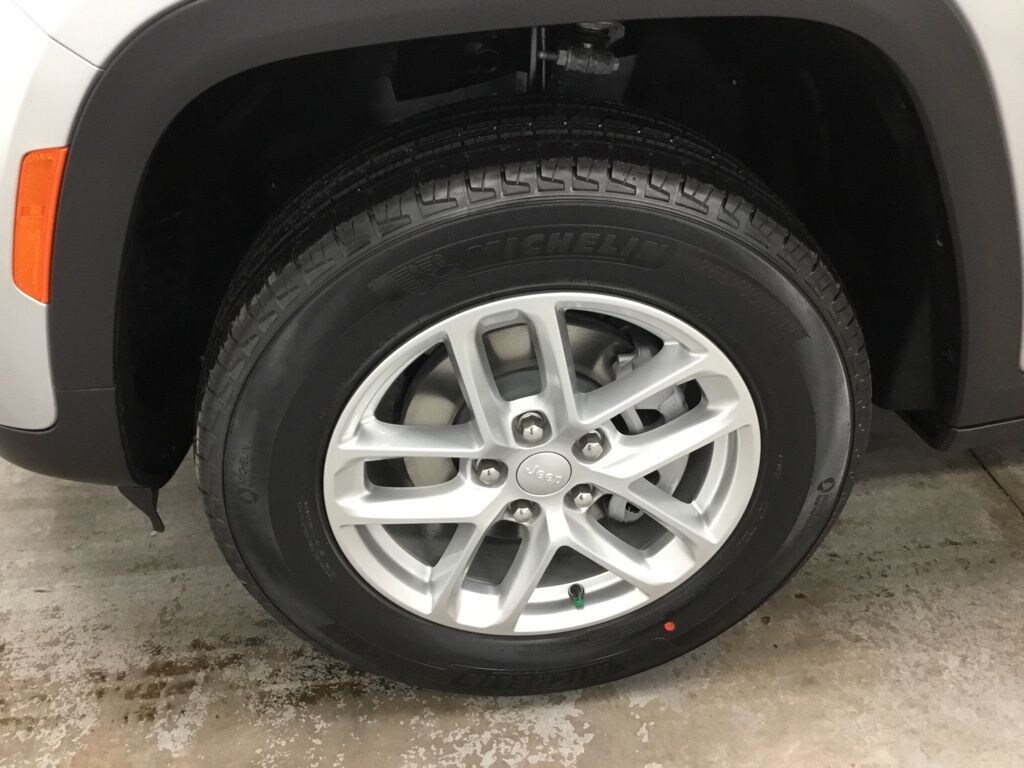 New 2025 Jeep Grand Cherokee LAREDO X 4X4 Sport Utility