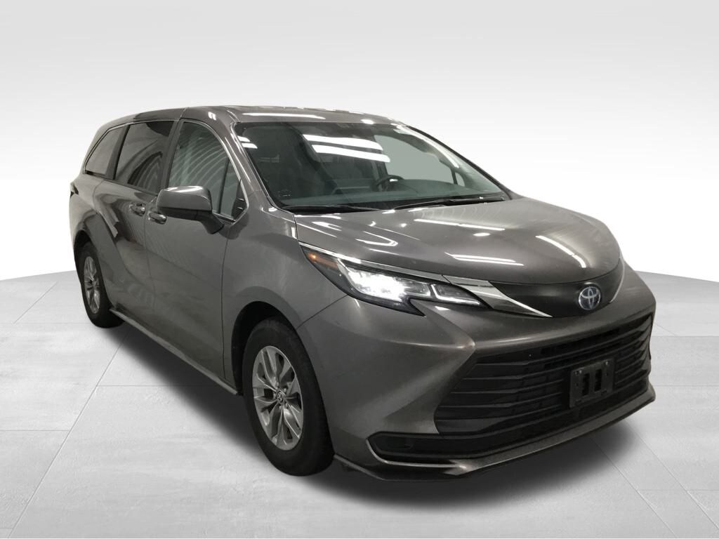 Used 2023 Toyota Sienna LE Minivan/Van