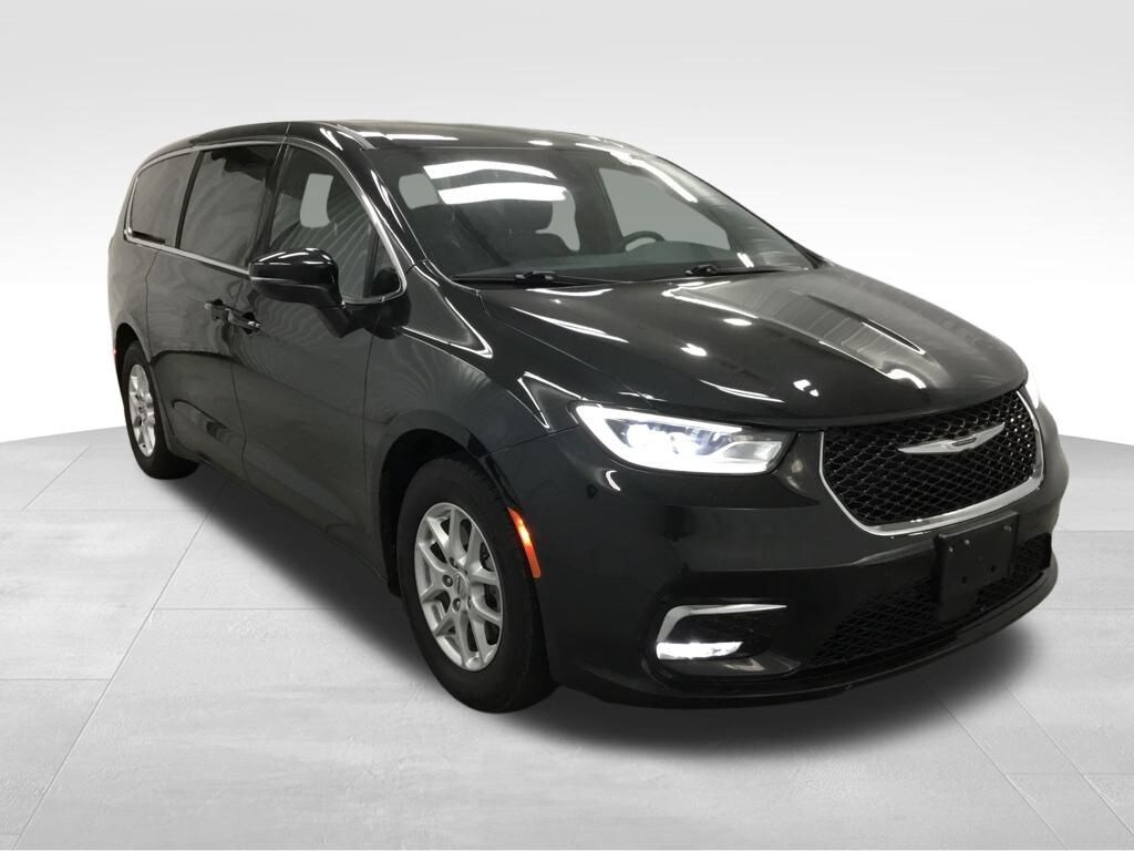 Used 2023 Chrysler Pacifica Touring Minivan/Van