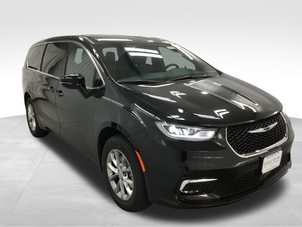 New 2026 Chrysler Pacifica SELECT AWD Passenger Van