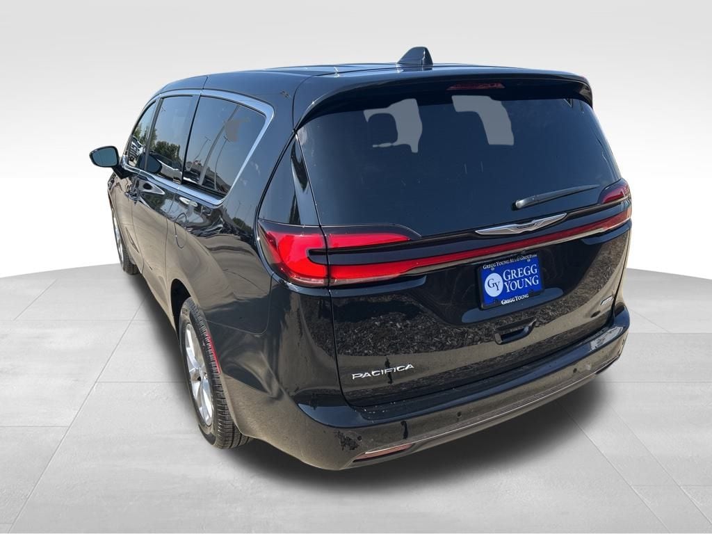 New 2026 Chrysler Pacifica SELECT AWD Passenger Van