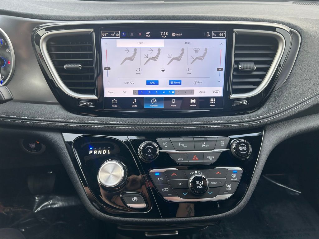 2026 Chrysler Pacifica Select - Photo 28