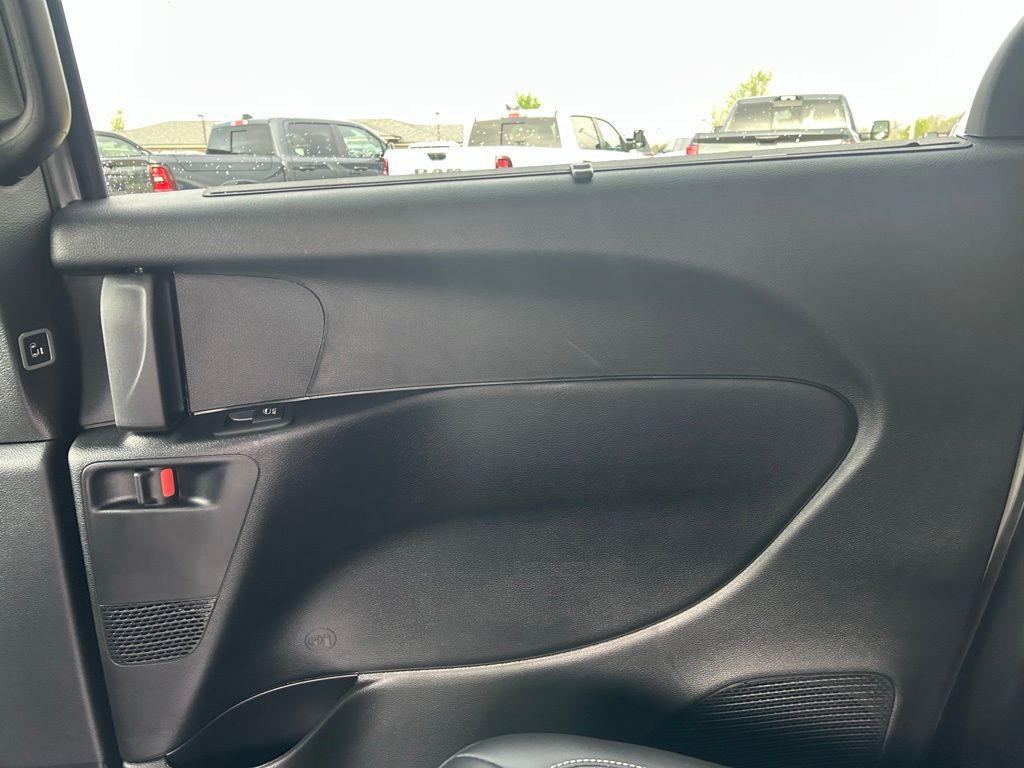 2026 Chrysler Pacifica Select - Photo 14