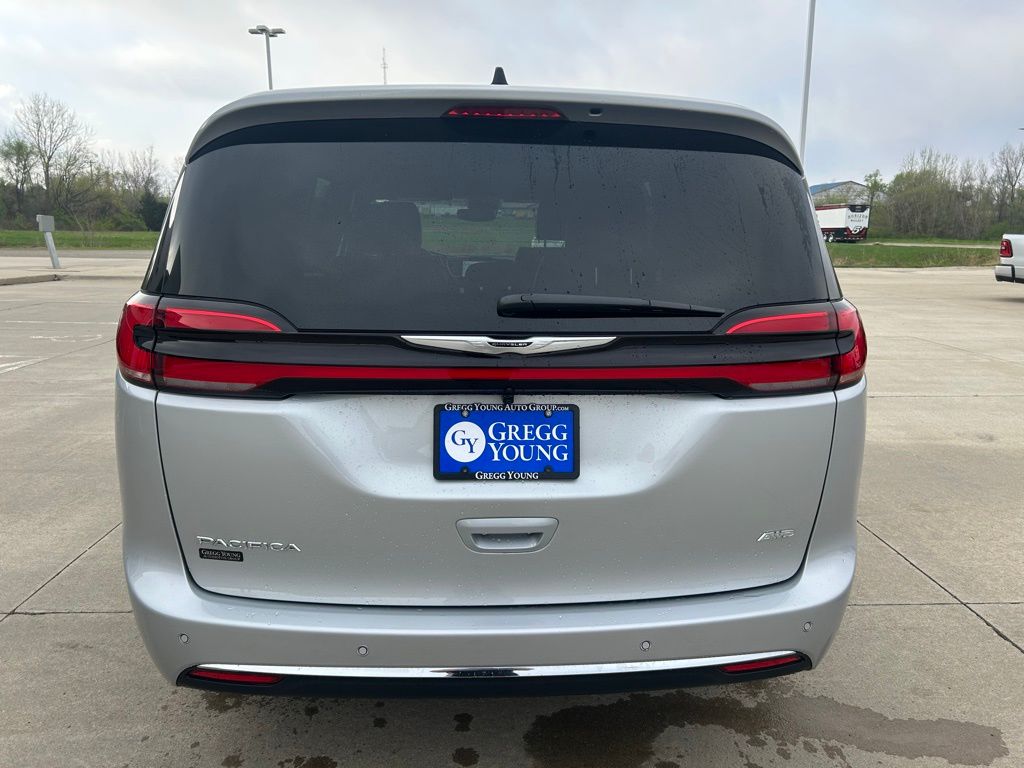 2026 Chrysler Pacifica Select - Photo 5