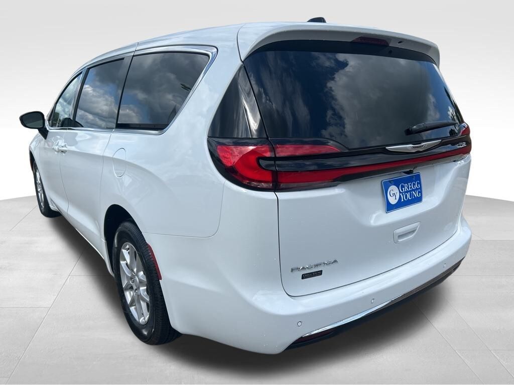 New 2026 Chrysler Pacifica SELECT Passenger Van
