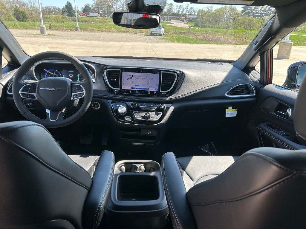 2026 Chrysler Pacifica Select - Photo 15