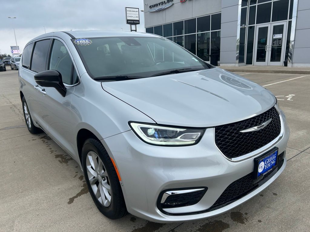 2026 Chrysler Pacifica Select - Photo 9