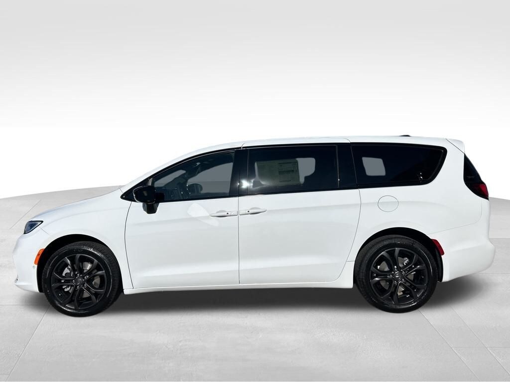 New 2026 Chrysler Pacifica SELECT AWD Passenger Van