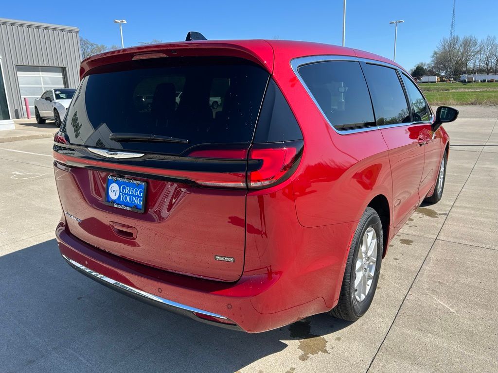 2026 Chrysler Pacifica Select - Photo 6