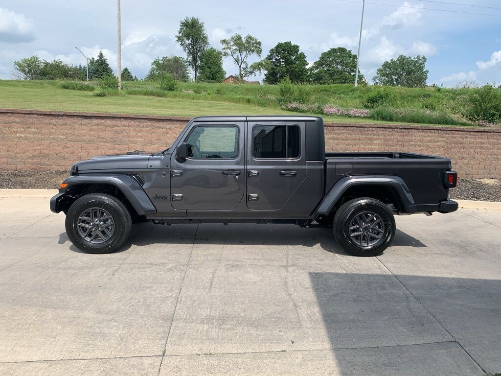 New 2025 Jeep Gladiator SPORT S 4X4 Pickup