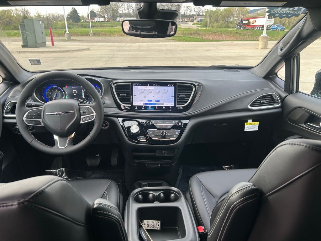 2026 Chrysler Pacifica Select - Photo 17