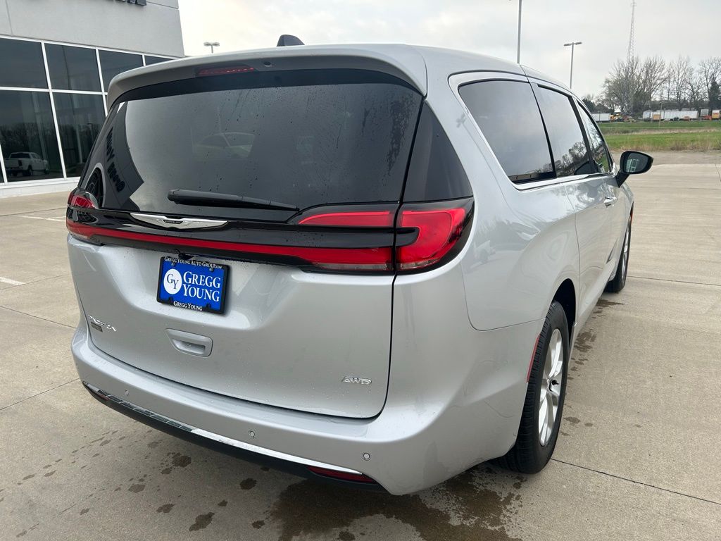 2026 Chrysler Pacifica Select - Photo 6