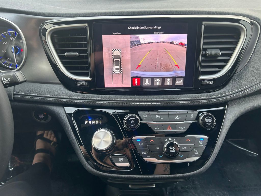 2026 Chrysler Pacifica Select - Photo 29