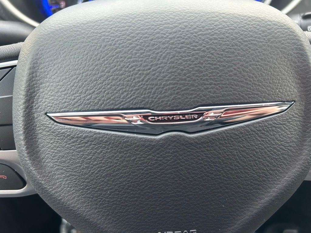 2026 Chrysler Pacifica Select - Photo 31