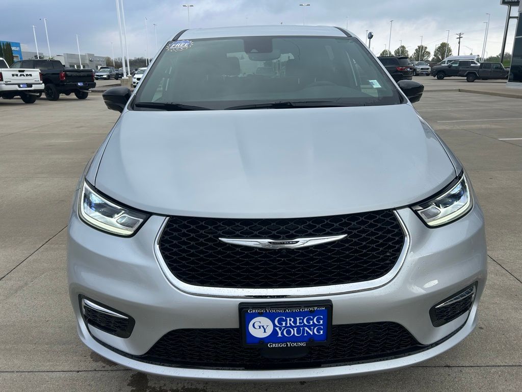 2026 Chrysler Pacifica Select - Photo 10
