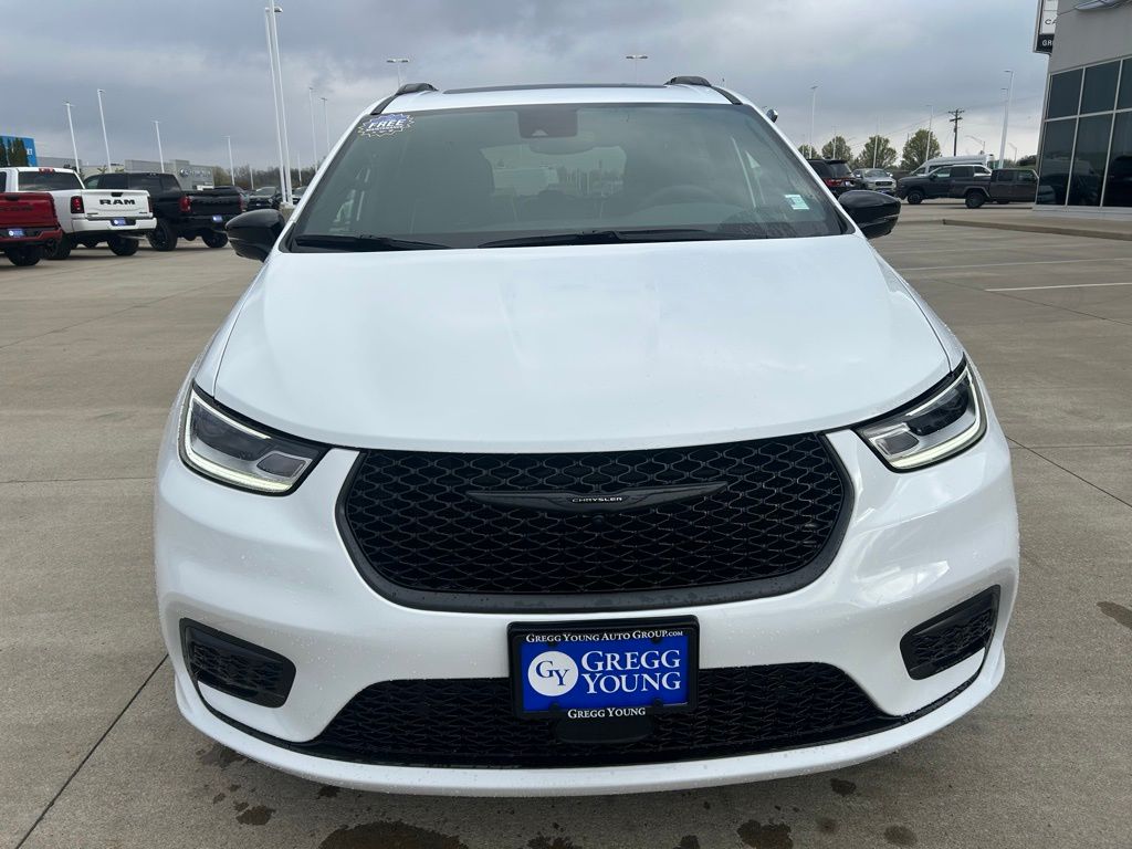 2026 Chrysler Pacifica Limited - Photo 10