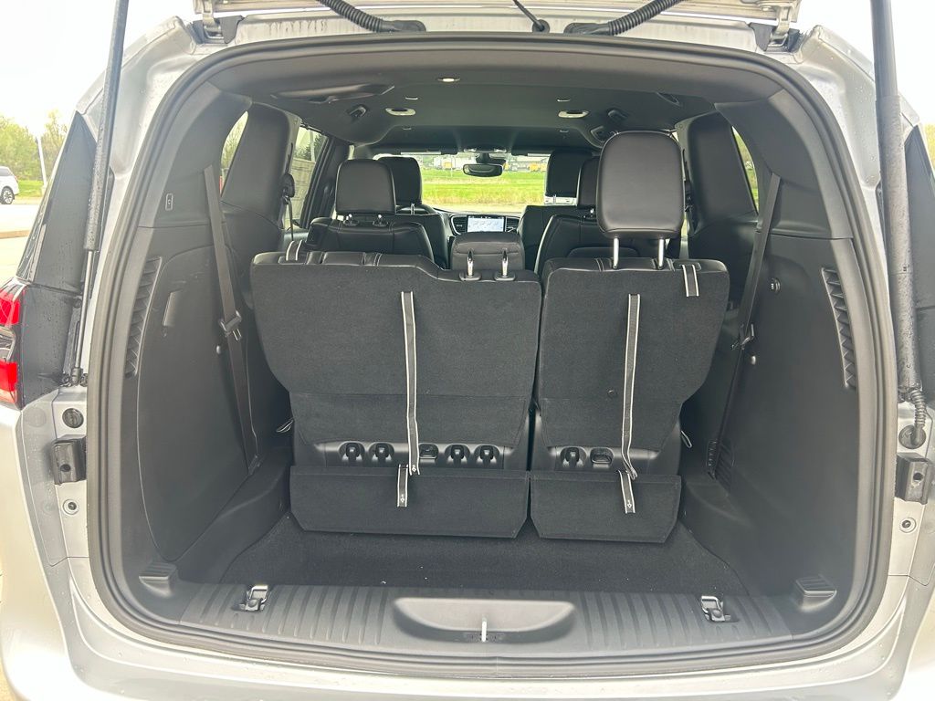 2026 Chrysler Pacifica Select - Photo 11
