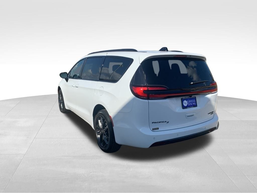 New 2026 Chrysler Pacifica LIMITED AWD Passenger Van
