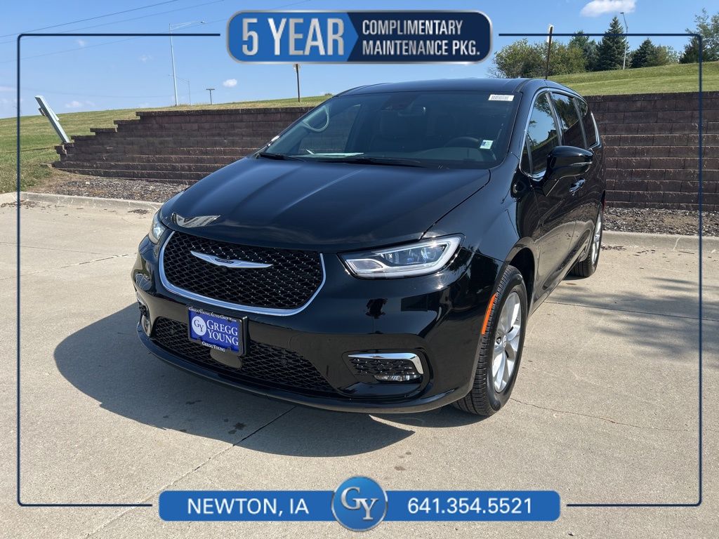 2026 Chrysler Pacifica Passenger Van 