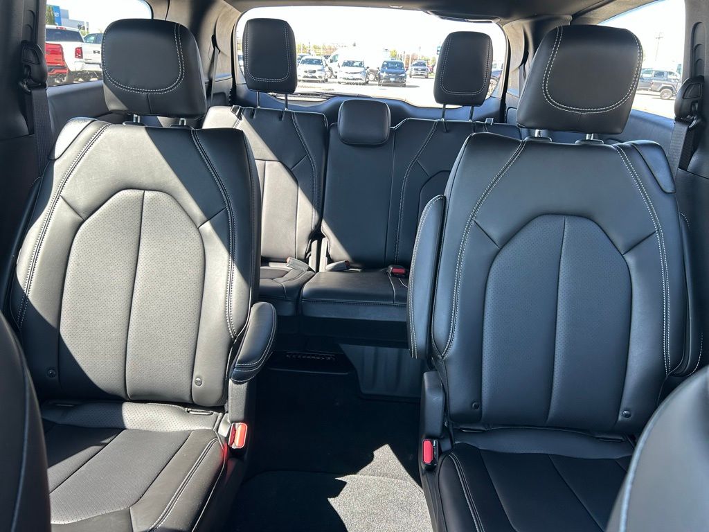 2026 Chrysler Pacifica Select - Photo 23