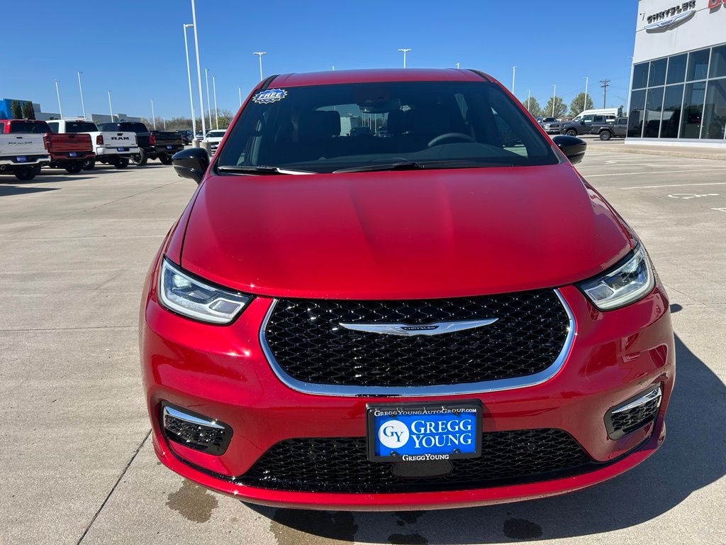 2026 Chrysler Pacifica Select - Photo 10
