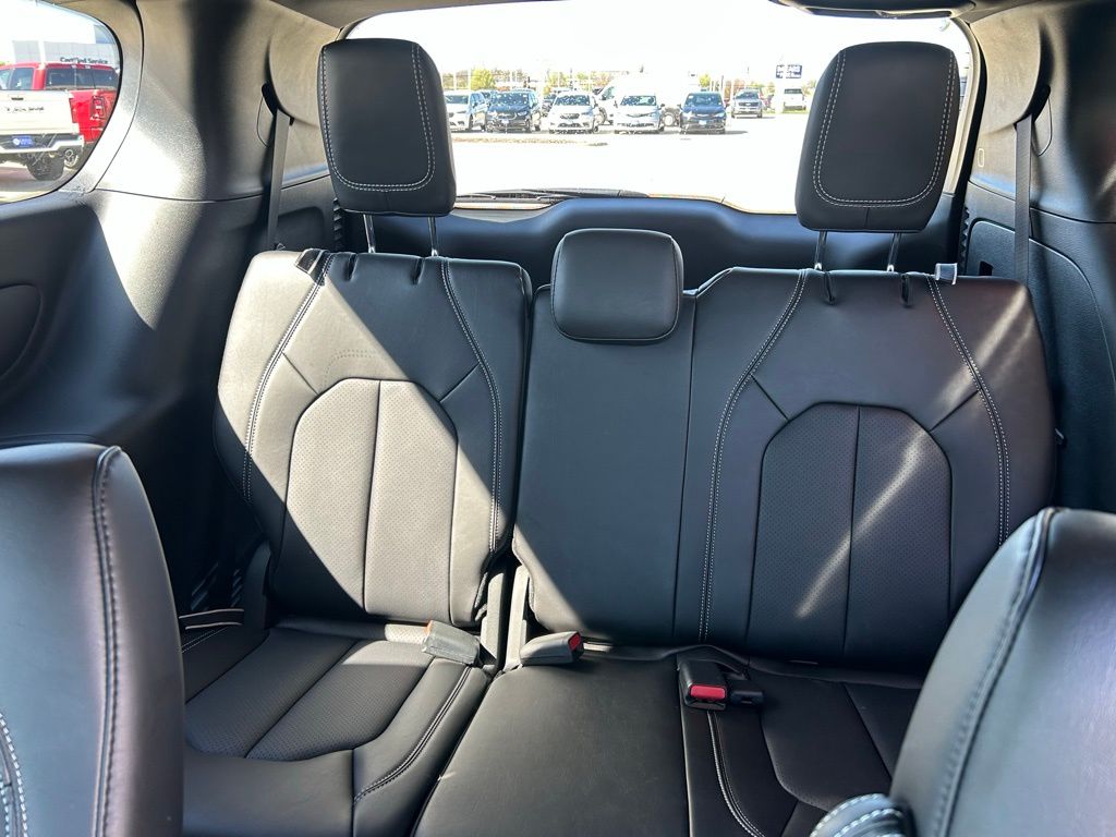 2026 Chrysler Pacifica Select - Photo 14