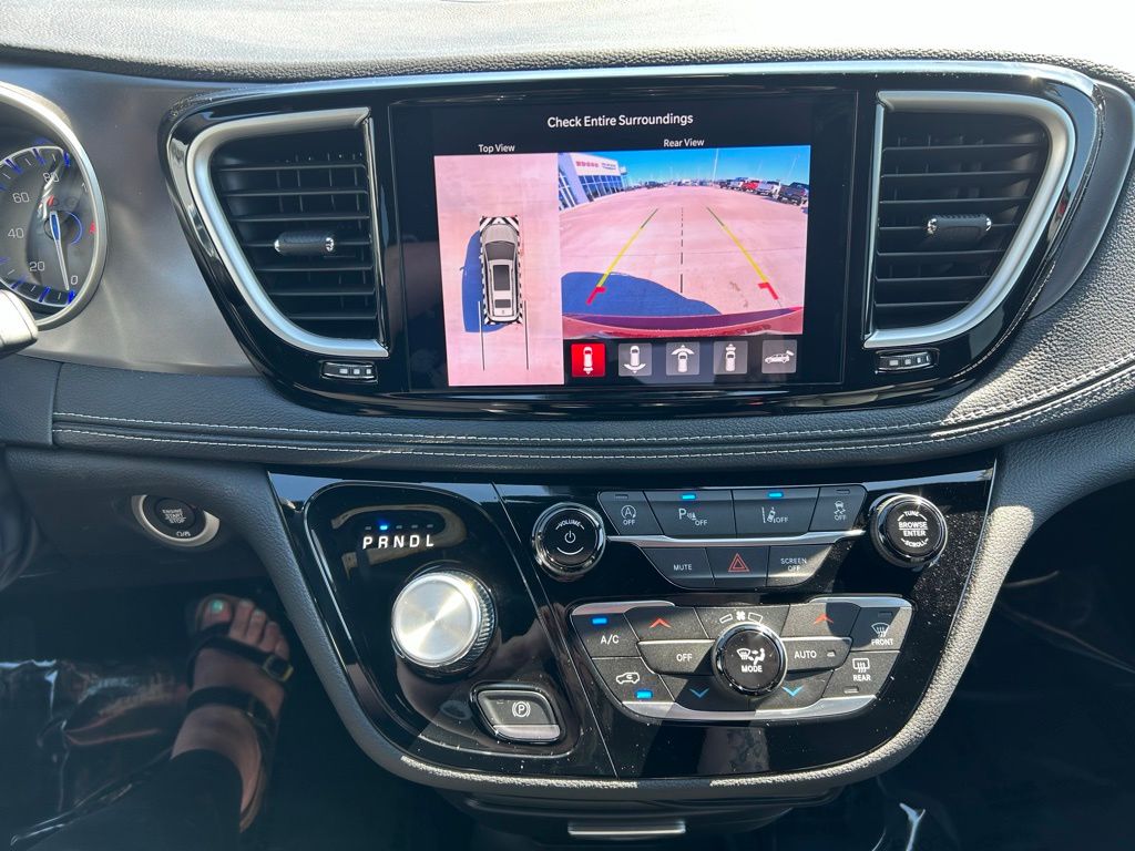 2026 Chrysler Pacifica Select - Photo 28