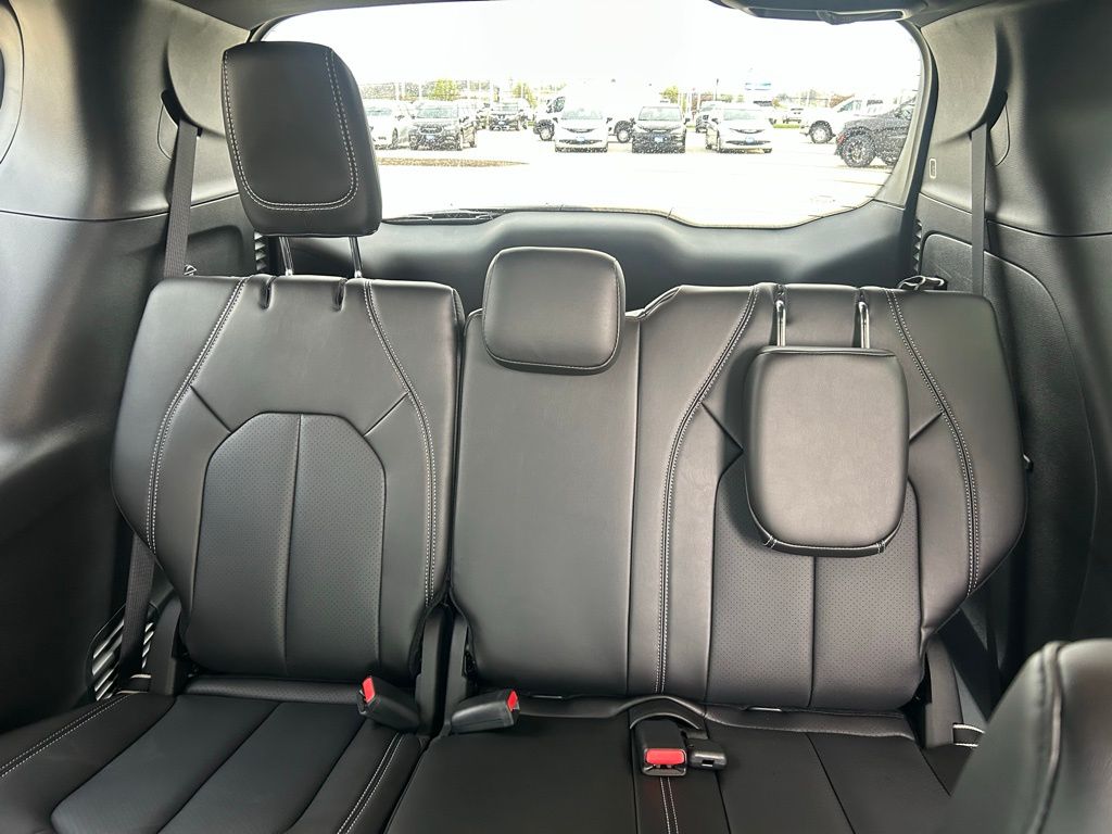 2026 Chrysler Pacifica Select - Photo 15