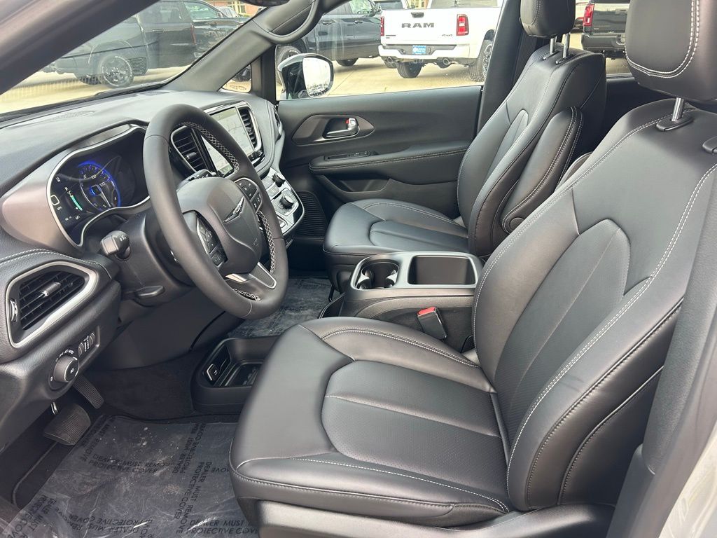 2026 Chrysler Pacifica Select - Photo 22