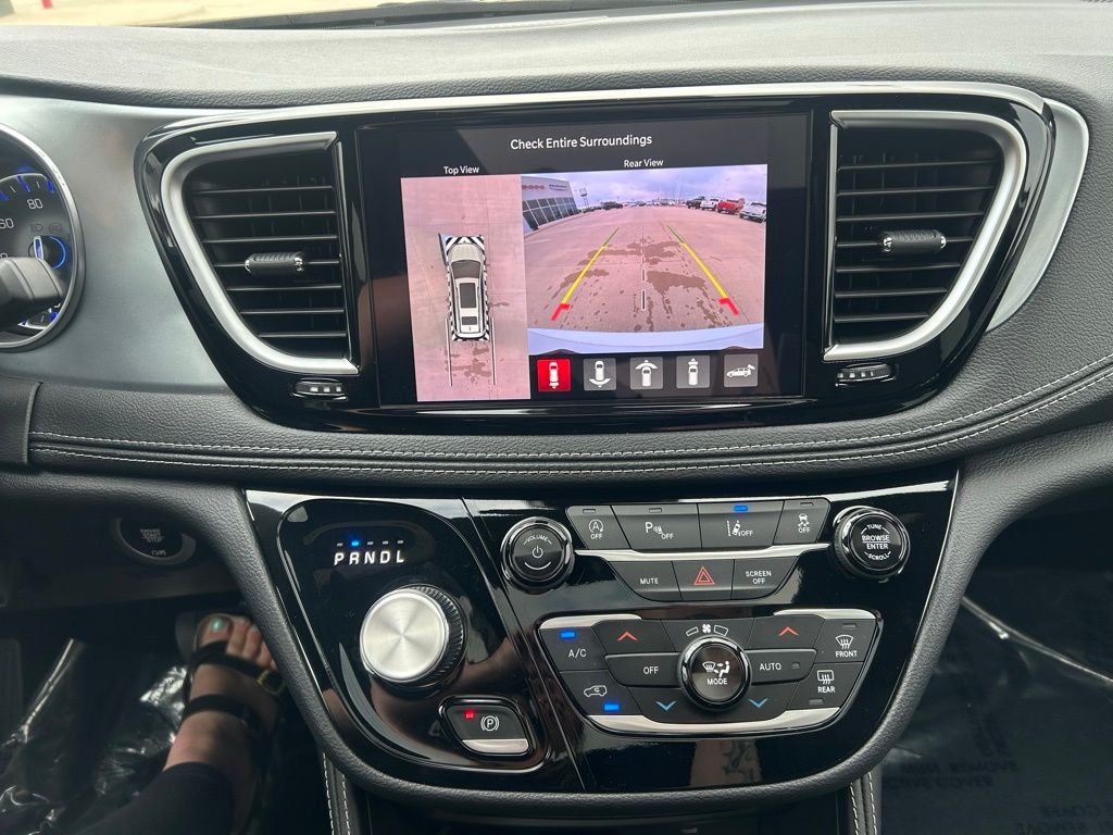 2026 Chrysler Pacifica Limited - Photo 28