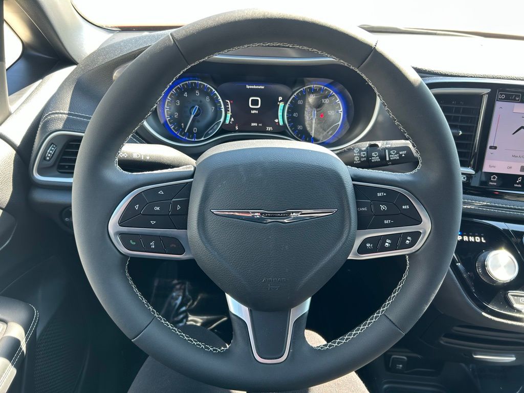 2026 Chrysler Pacifica Select - Photo 24